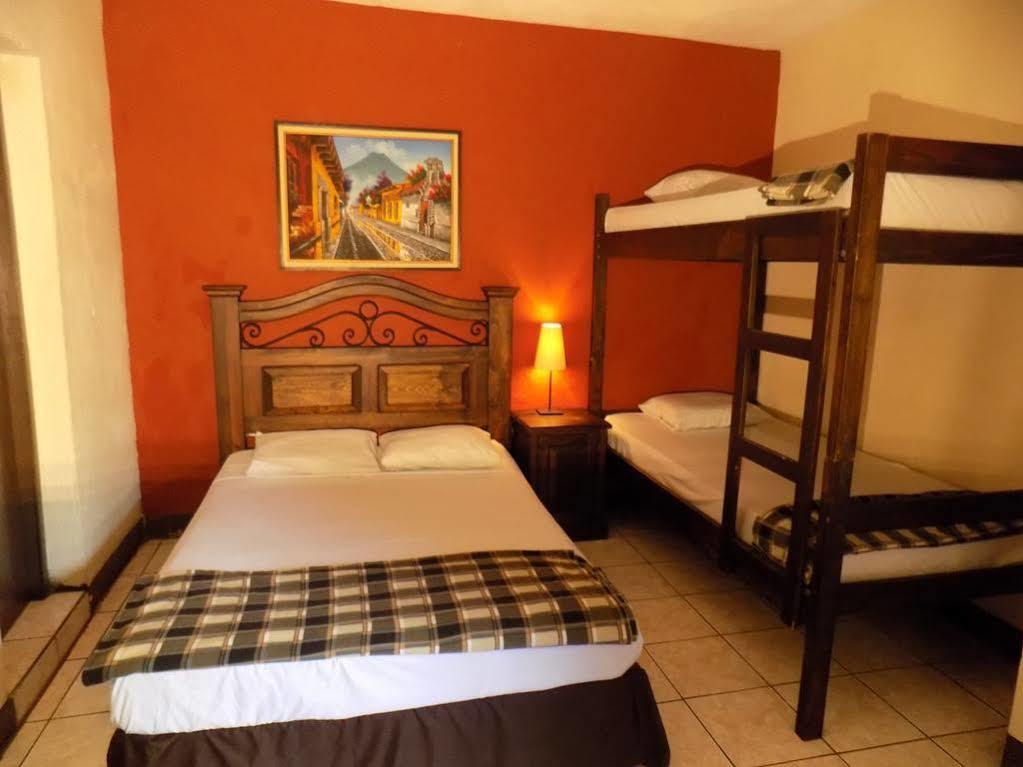 Posada De San Carlos La Calzada Antigua Bagian luar foto