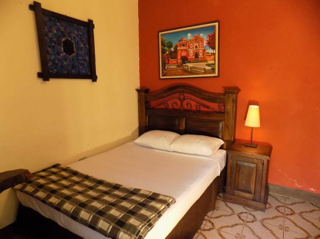 Posada De San Carlos La Calzada Antigua Bagian luar foto