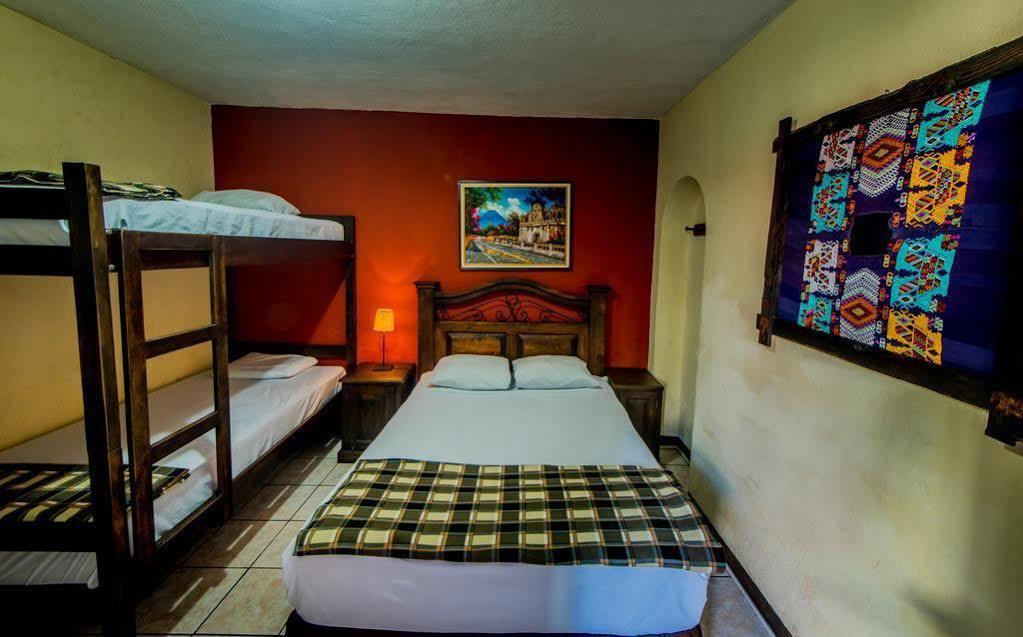 Posada De San Carlos La Calzada Antigua Bagian luar foto
